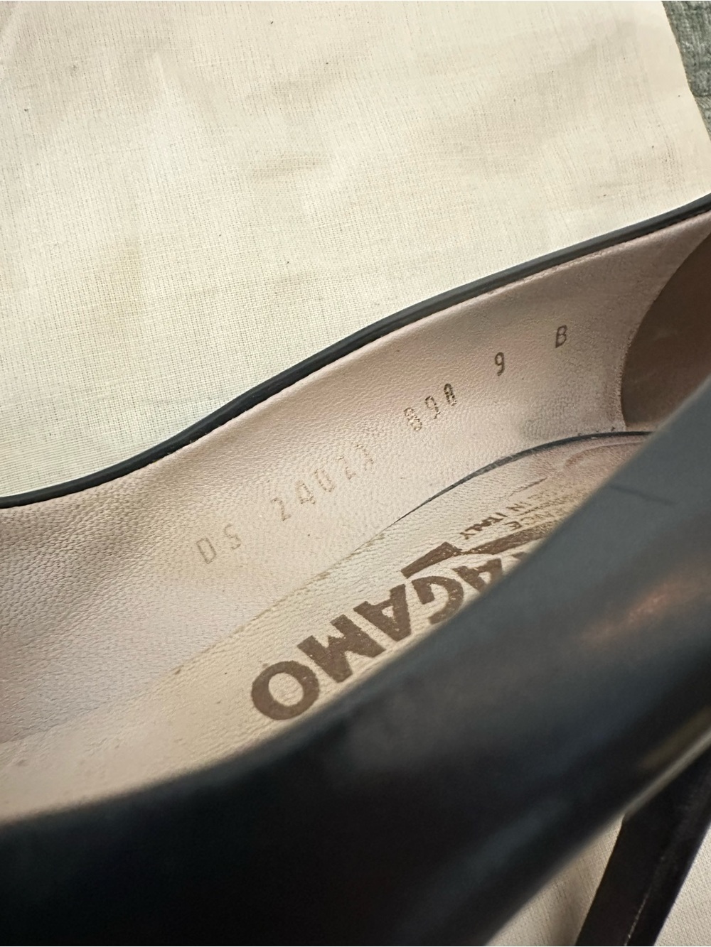 Salvatore Ferragamo Vara Bow Peep Toe Platform Pumps Black 9 B - Picture 6 of 7
